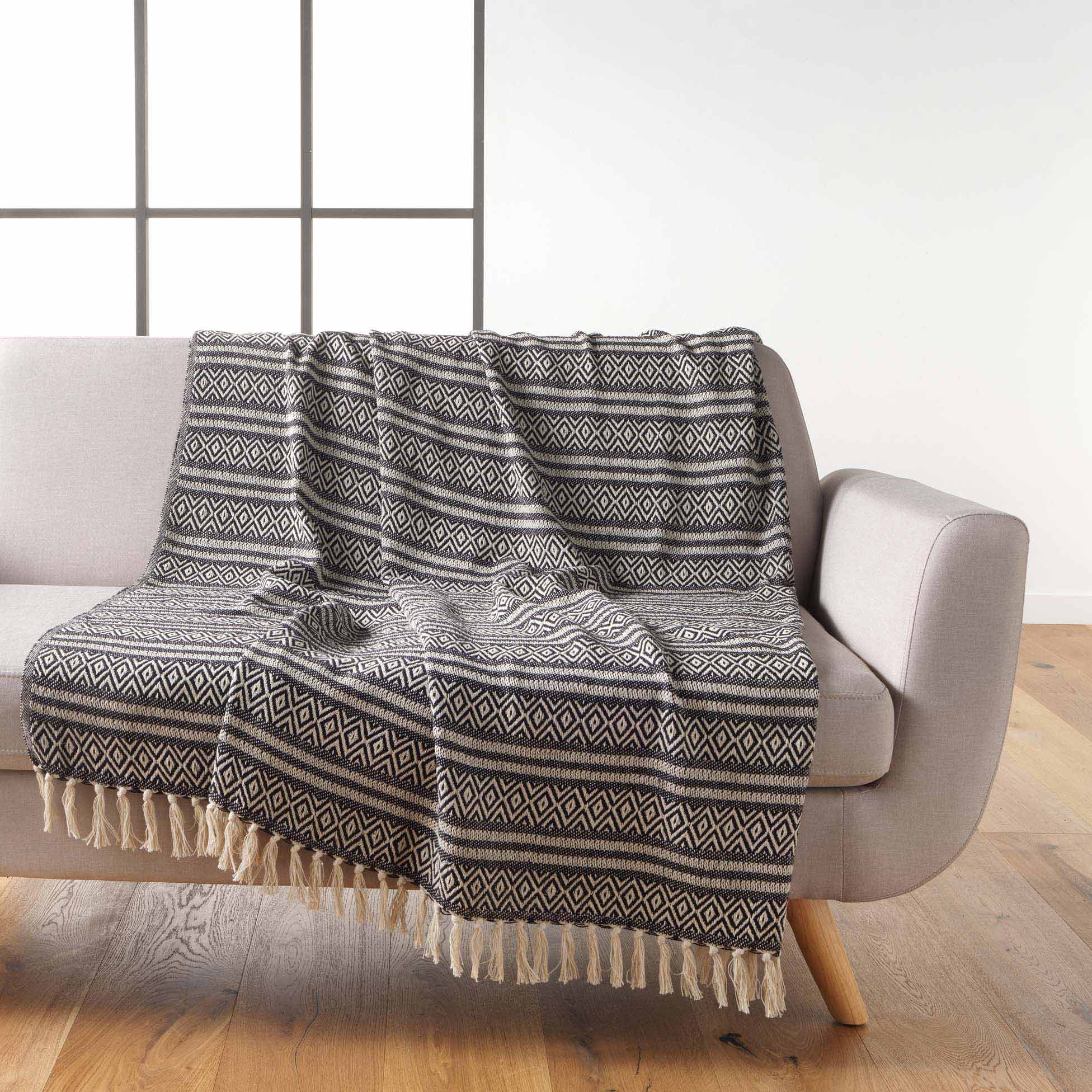 Narzuta z frędzlami JOLY, etniczny wzór, bawełniana, 125 x 150 cm