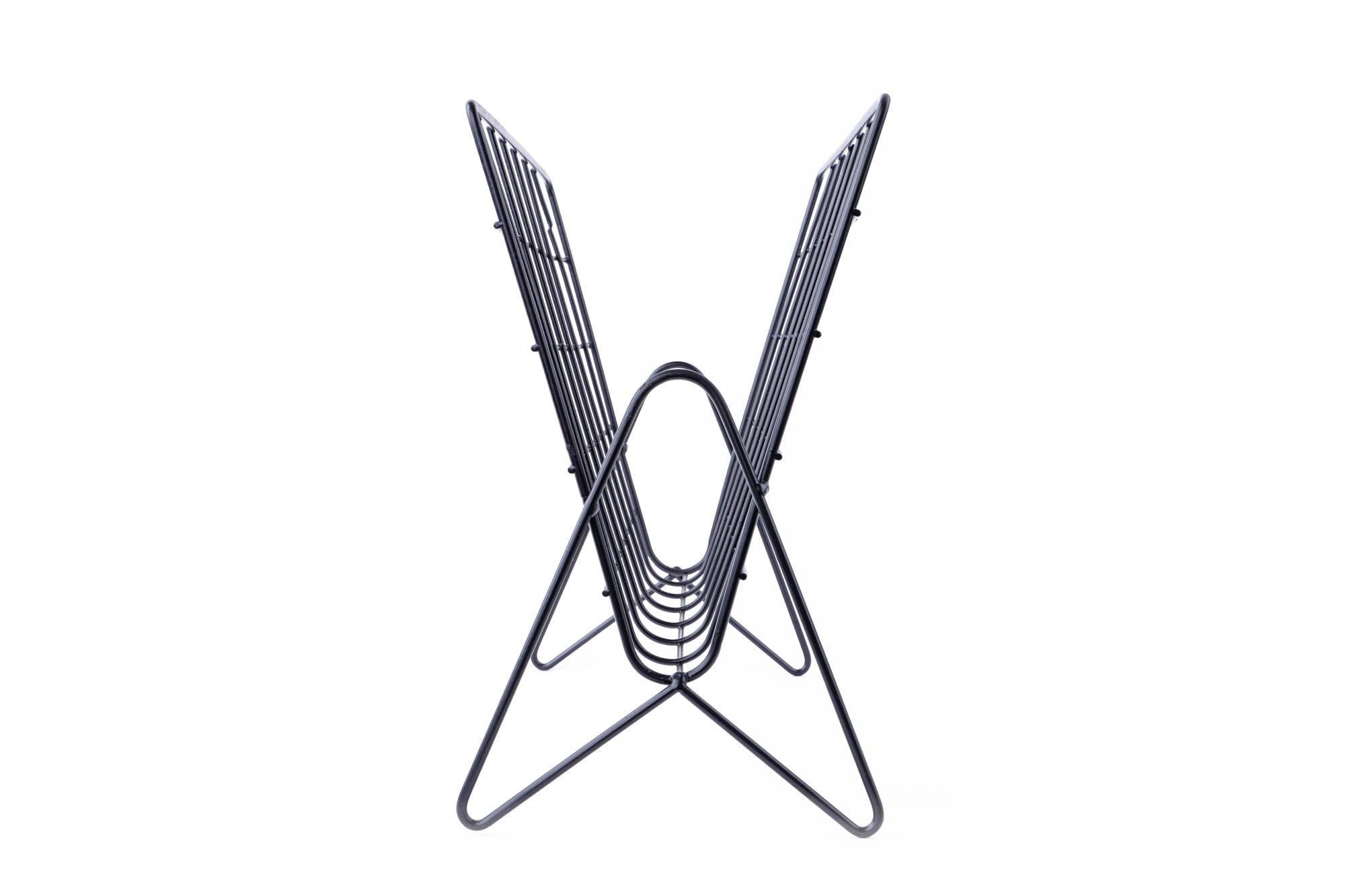 Gazetnik metalowy na czasopisma