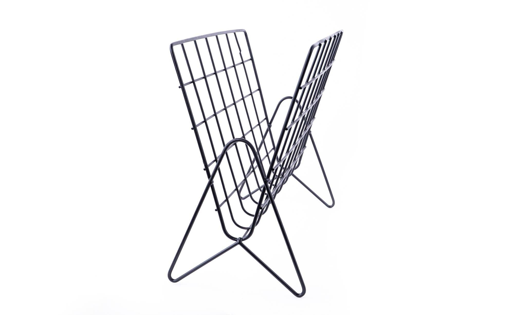 Gazetnik metalowy na czasopisma