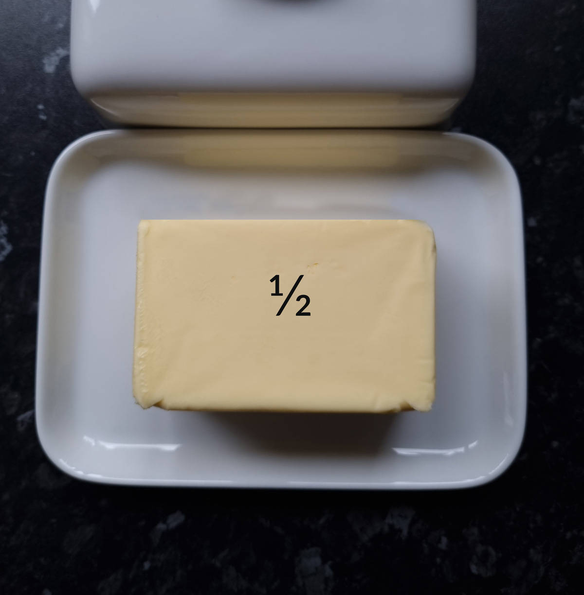 Maselniczka ceramiczna zamykana, z uchwytem