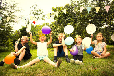 Jak zapewnić najmłodszym bezpieczną zabawę w przydomowym ogrodzie?
