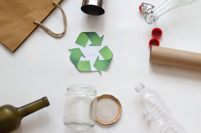 Co można zrobić z plastikowych butelek - świętujemy Światowy Dzień Recyklingu