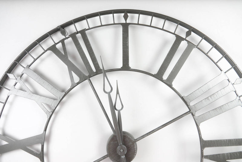 Zegar na ścianę w stylu vintage, oryginalna dekoracja wykonana z metalu