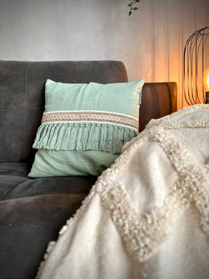 Ozdobna poduszka bawełniana z jutowym dekorem i frędzlami JANARA, 45 x 45 cm