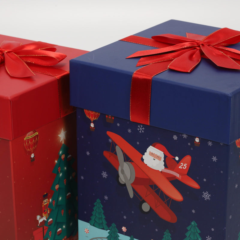 Dwa pudełka na prezenty z motywem Mikołaja, 26 i 23 cm