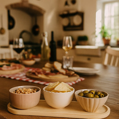 Miseczki na przekąski NOBI, 3 naczynia i podłużna tacka