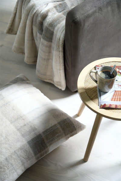 Poduszka pluszowa SCOTLAND w kratę, 60 × 60 cm