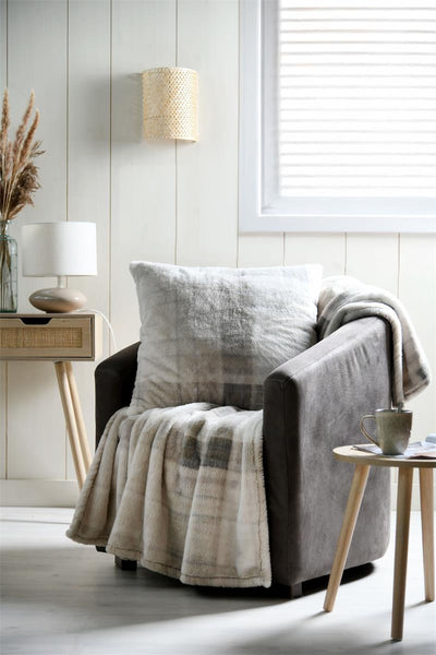 Poduszka pluszowa SCOTLAND w kratę, 60 × 60 cm