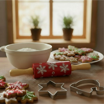 Zestaw do pieczenia dla dzieci TIVOLA, miniwałek z wzorem śnieżyek + 3 foremki