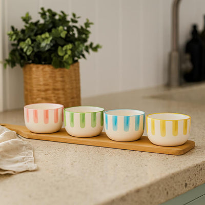 Zestaw miseczek na przekąski FIKA, 4 x 125 ml, bambusowa taca z uchwytem