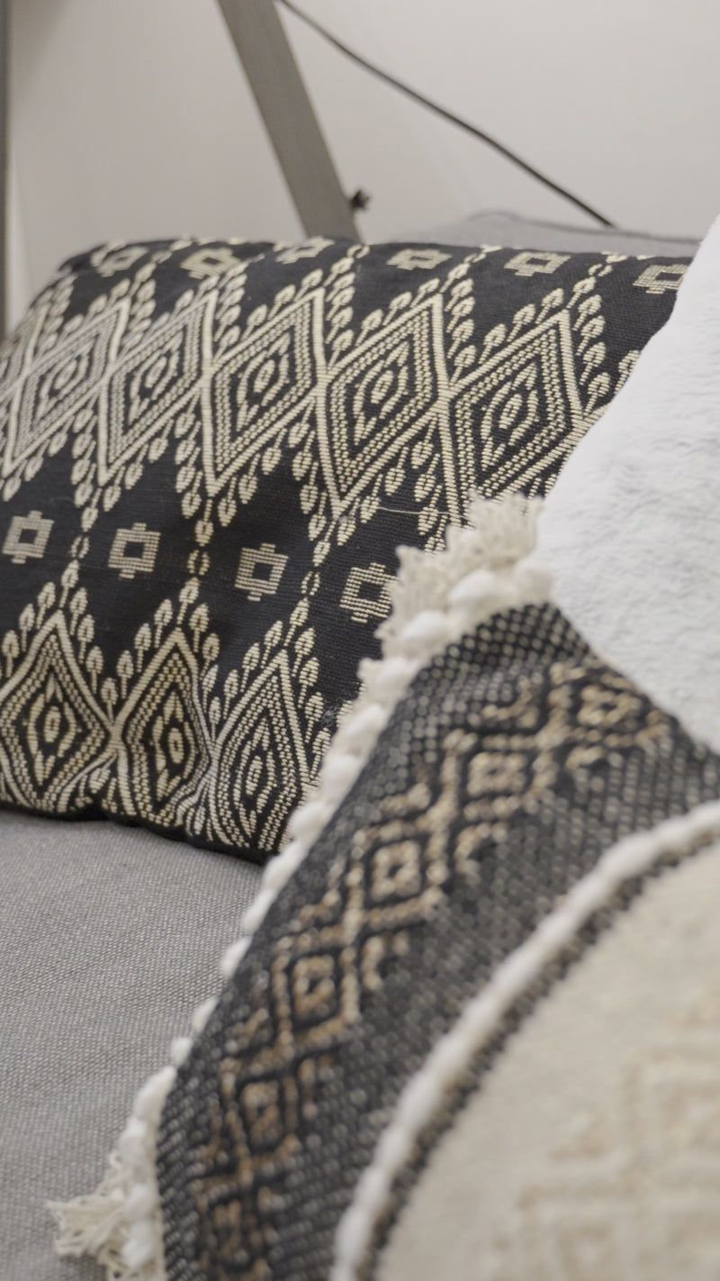 Poduszka dekoracyjna z frędzlami KENYA, bawełniana, 45 x 45 cm