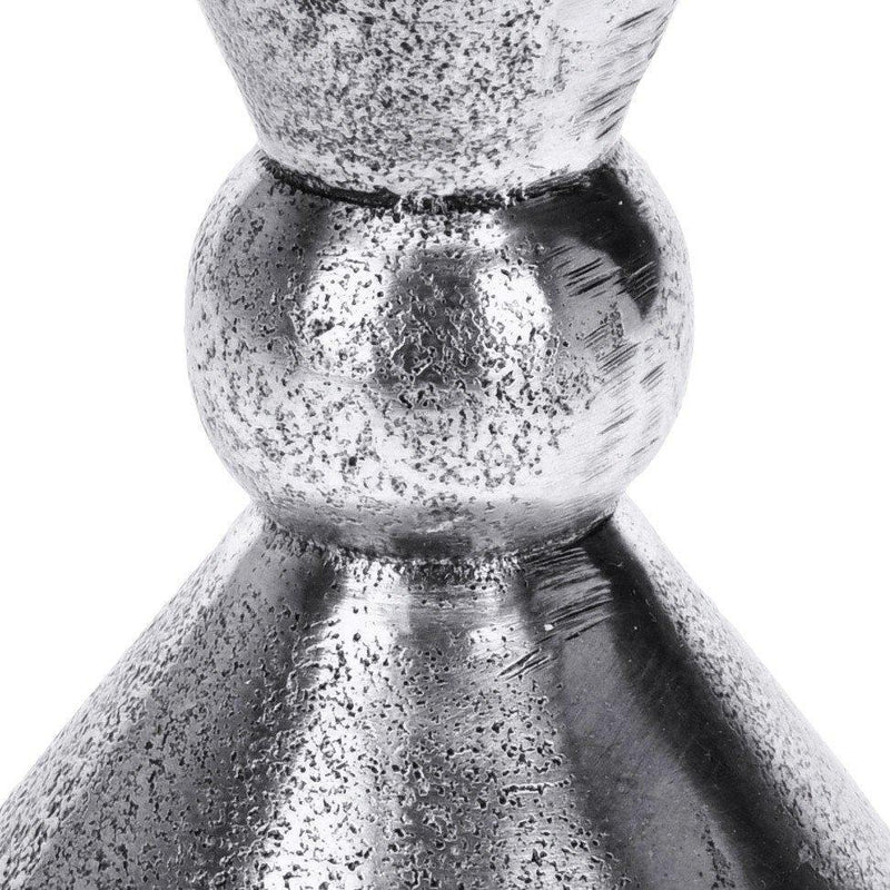 Fantazyjny świecznik w srebrnym kolorze, stabilna budowa, 19 cm wysokości, stylizowany na antyk