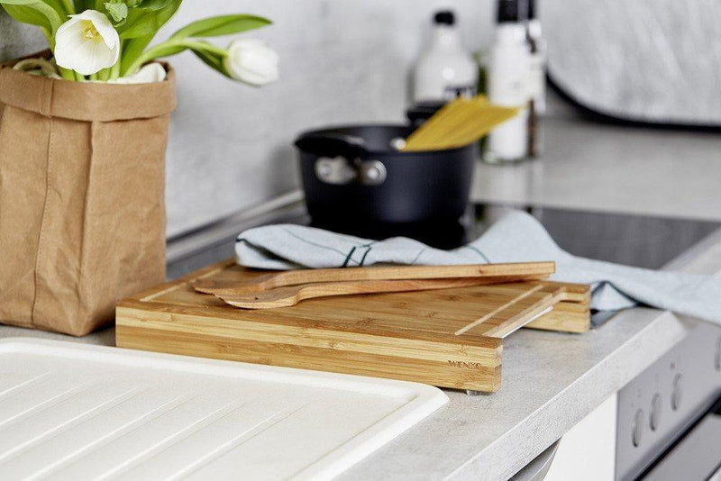 Deska do krojenia z wysuwaną tacką, bambusowy gadżet kuchenny z nóżkami antypoślizgowymi - 35 x 25 cm, WENKO