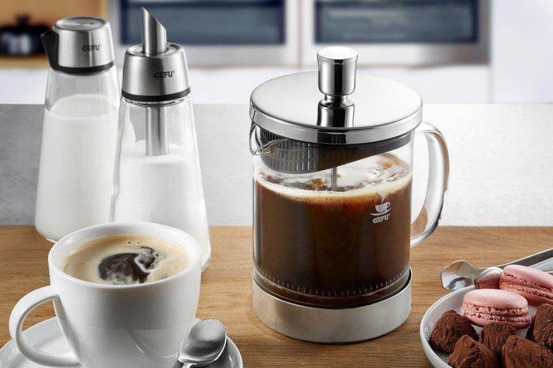 Zaparzacz ze specjalnego szkła z tłokiem, nowoczesne urządzenie do parzenia idealnej kawy lub herbaty
