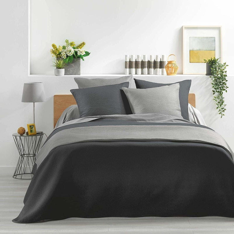 Narzuta na łóżko MEYLINE 220x240 cm + 2 poszewki 60x60 cm, kolor czarny