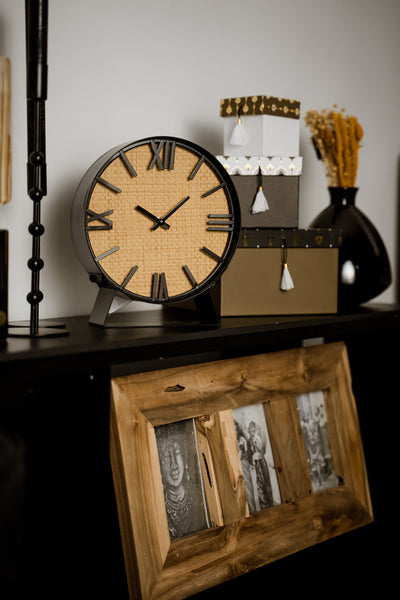 Zegar stołowy w metalowej oprawie, 20 x 23 cm